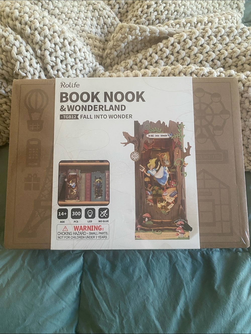 Rolife Book Nook & Wonderland - Fall Into Wonder (Beige/Brown)